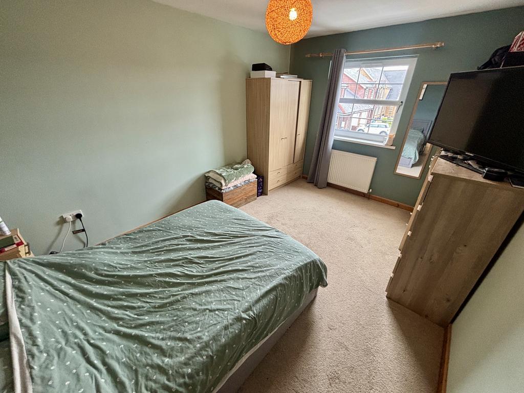 Front bedroom 1