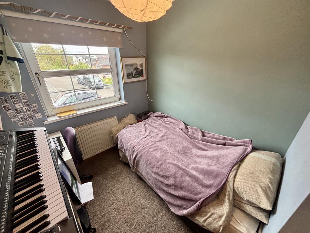 Front bedroom 3