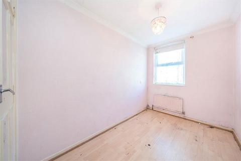 2 bedroom flat for sale, Le May Avenue, London SE12