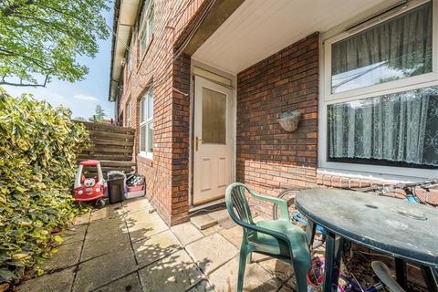 2 bedroom flat for sale, Le May Avenue, London SE12