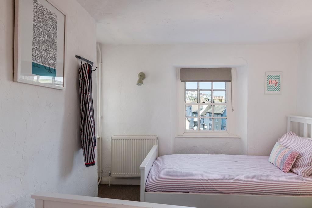 The Pink House Dartmouth Bedroom 2