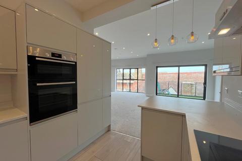 2 bedroom apartment to rent, St. Johns Lane, Gloucester
