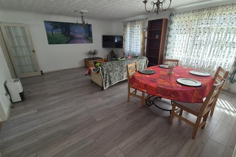 2 bedroom flat to rent, Porlock Close, Northampton, Duston, NN5
