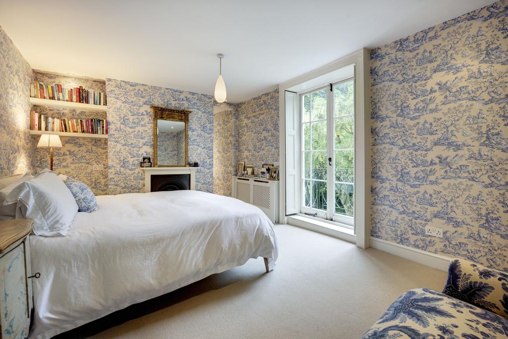 Bedroom, fireplace