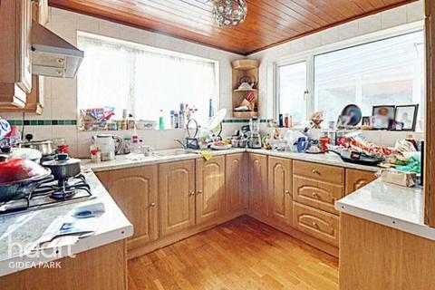 4 bedroom semi-detached house for sale, Heath Park Road, Romford, RM2 5XA