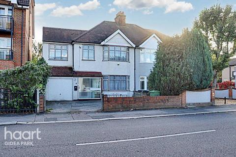 Heath Park Road, Romford, RM2 5XA