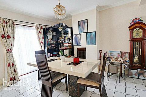 4 bedroom semi-detached house for sale, Heath Park Road, Romford, RM2 5XA