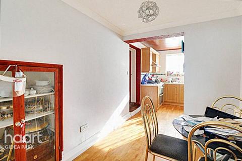4 bedroom semi-detached house for sale, Heath Park Road, Romford, RM2 5XA