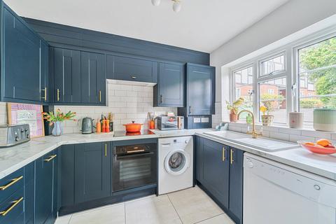 2 bedroom flat for sale, Arlington Lodge, Monument Hill, Weybridge, KT13