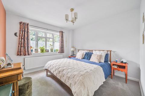 2 bedroom flat for sale, Arlington Lodge, Monument Hill, Weybridge, KT13