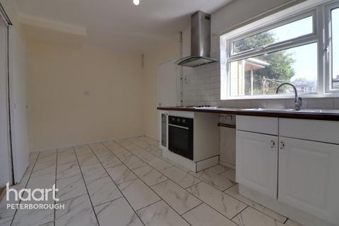 3 bedroom terraced house to rent, Naseby Close, Peterborough