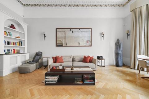 3 bedroom apartment to rent, De Vere Gardens , London, W8
