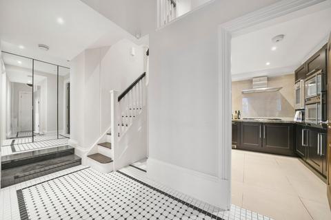 3 bedroom apartment to rent, De Vere Gardens , London, W8