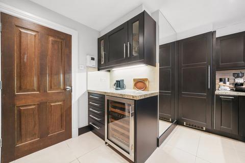 3 bedroom apartment to rent, De Vere Gardens , London, W8