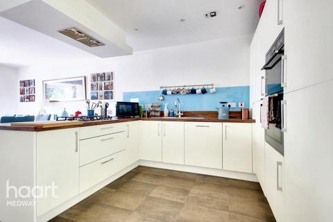 9 Heron Place, Wouldham, Rochester, ME1 3FG