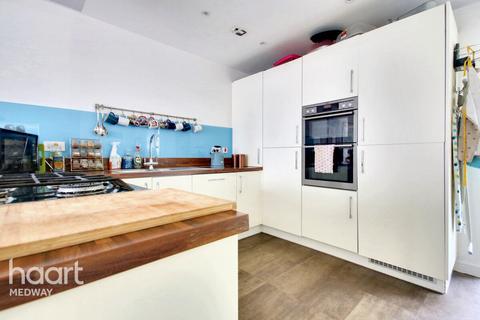 9 Heron Place, Wouldham, Rochester, ME1 3FG