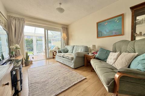 6 Arundel Close, Exeter, EX2 8UQ