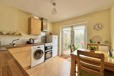 6 Arundel Close, Exeter, EX2 8UQ
