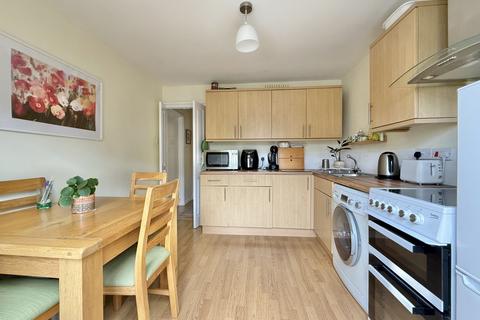 6 Arundel Close, Exeter, EX2 8UQ