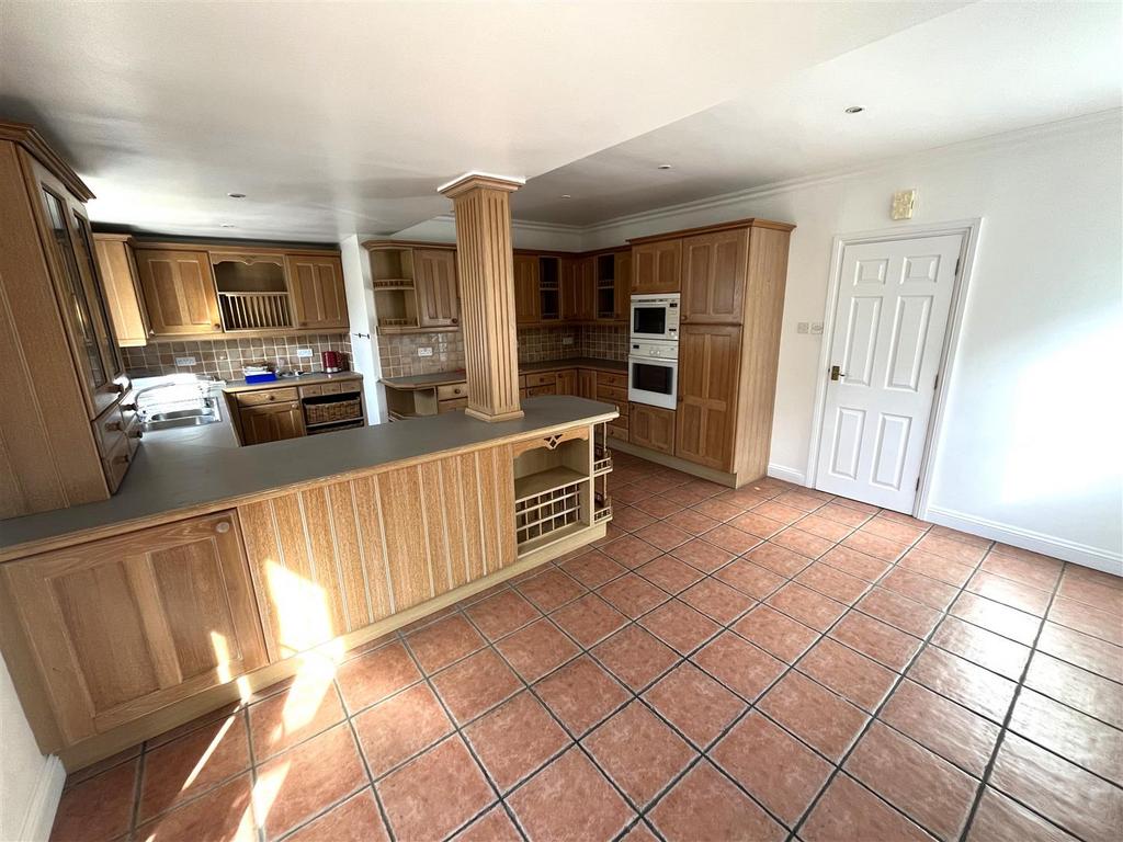 Kitchen / Breakfast Room