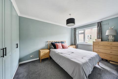 4 Chichester Close, London, SE3 8SD