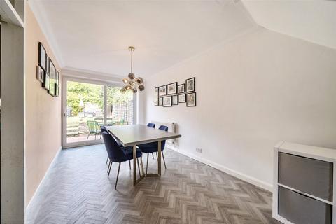 4 Chichester Close, London, SE3 8SD