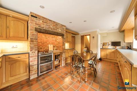 45 Charlock Way, Guildford, GU1 1XY