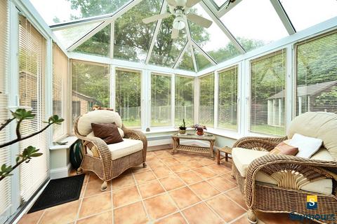 45 Charlock Way, Guildford, GU1 1XY
