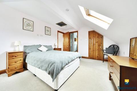 45 Charlock Way, Guildford, GU1 1XY