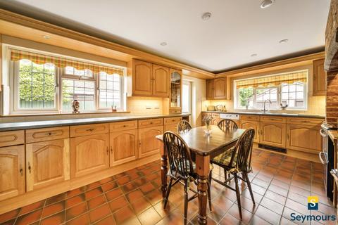 45 Charlock Way, Guildford, GU1 1XY