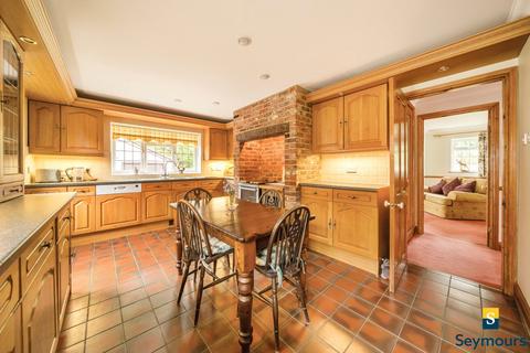 45 Charlock Way, Guildford, GU1 1XY