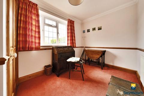 45 Charlock Way, Guildford, GU1 1XY