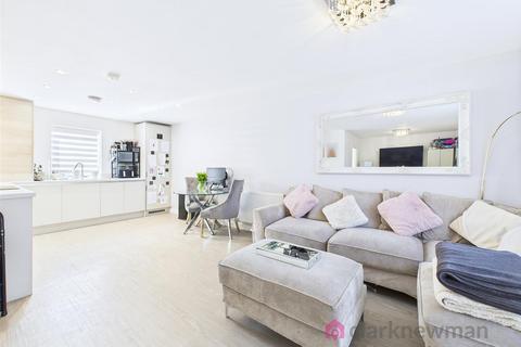 6 Barnfield Way, Newhall, Harlow, CM17 9TN