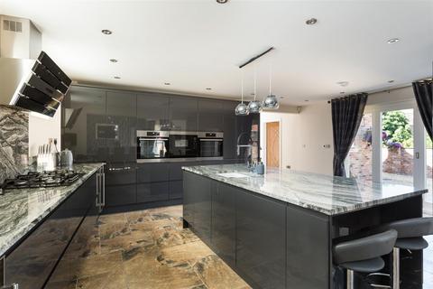 4 bedroom detached house for sale, South Street, Barmby On The Marsh