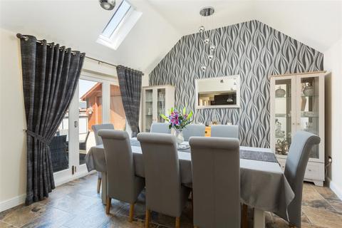 4 bedroom detached house for sale, South Street, Barmby On The Marsh