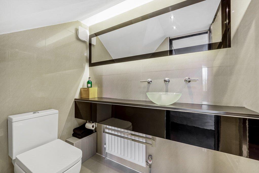 En-Suite Bathroom