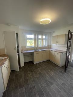 3 bedroom semi-detached house to rent, Beddow Avenue, Bilston WV14