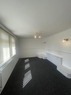 3 bedroom semi-detached house to rent, Beddow Avenue, Bilston WV14