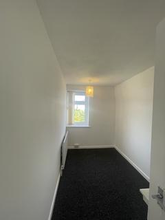 3 bedroom semi-detached house to rent, Beddow Avenue, Bilston WV14