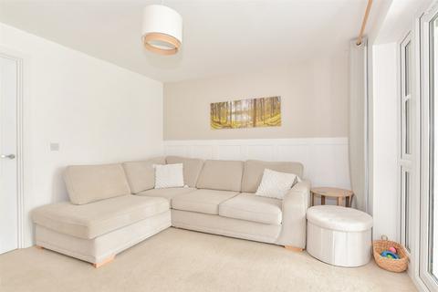 19 Constable Gardens, Littlehampton, BN17 7FX