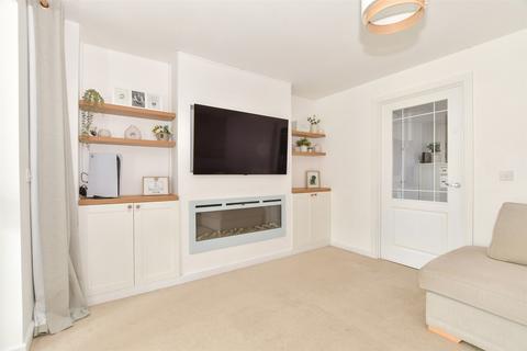 19 Constable Gardens, Littlehampton, BN17 7FX
