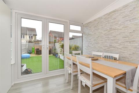 19 Constable Gardens, Littlehampton, BN17 7FX
