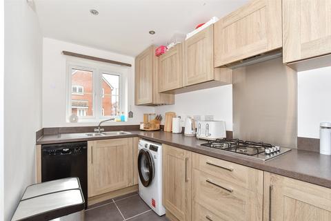 19 Constable Gardens, Littlehampton, BN17 7FX