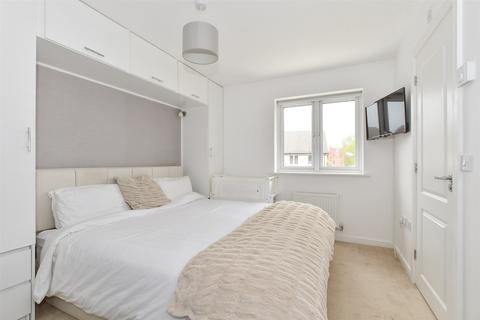 19 Constable Gardens, Littlehampton, BN17 7FX