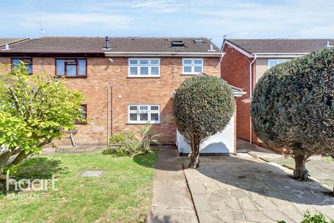 23 Roding Way, Rainham, RM13 9QD
