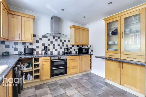23 Roding Way, Rainham, RM13 9QD