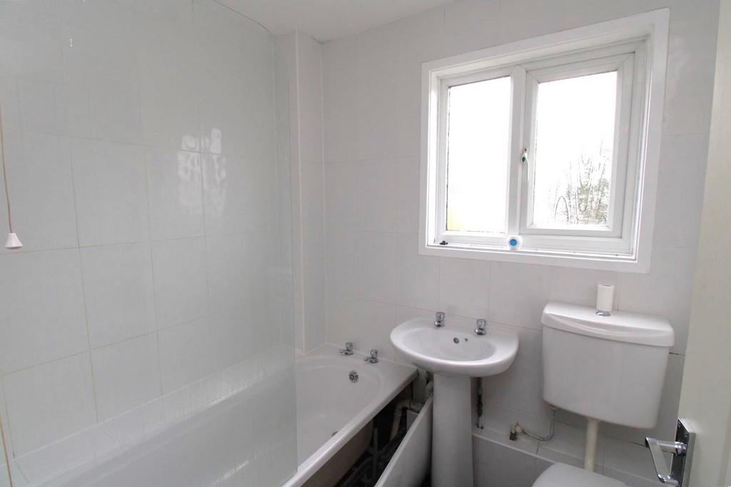 Bathroom 1 .jpg