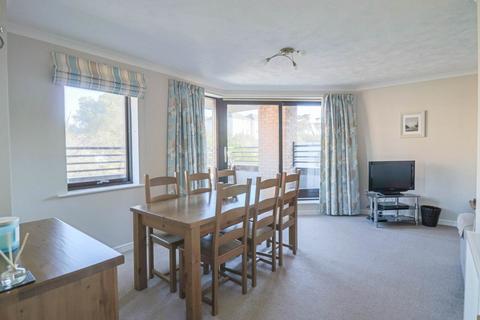 2 bedroom flat for sale, Carlton Mansions South, Sea Front Apartment