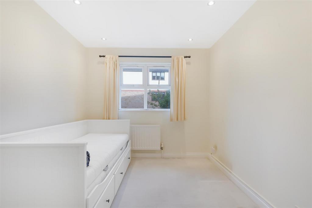 34 Clockhouse Place - F0d ENSLRRiv EWB97j5o J.jpg