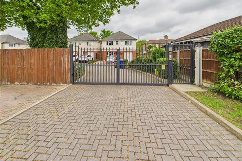 3 Darby Close, Purfleet, RM19 1AT